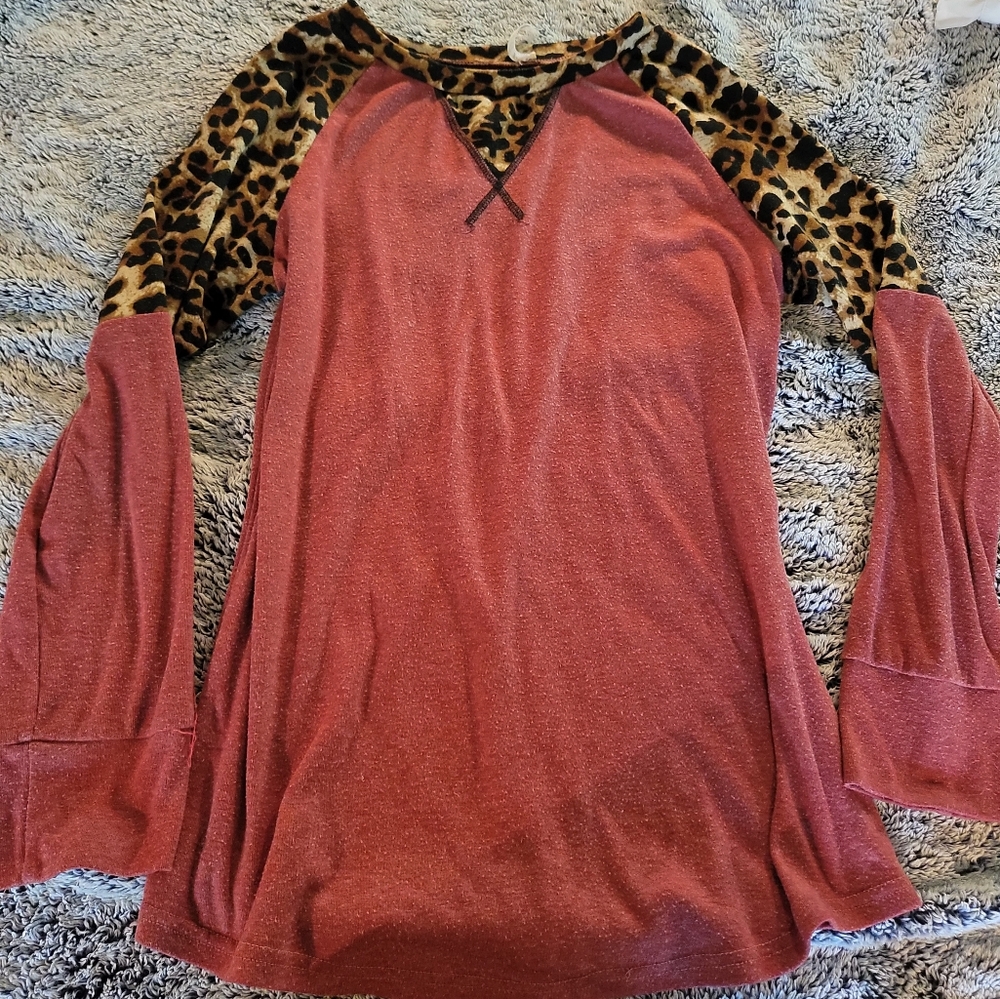 Womens leopard print long sleeve top size medium